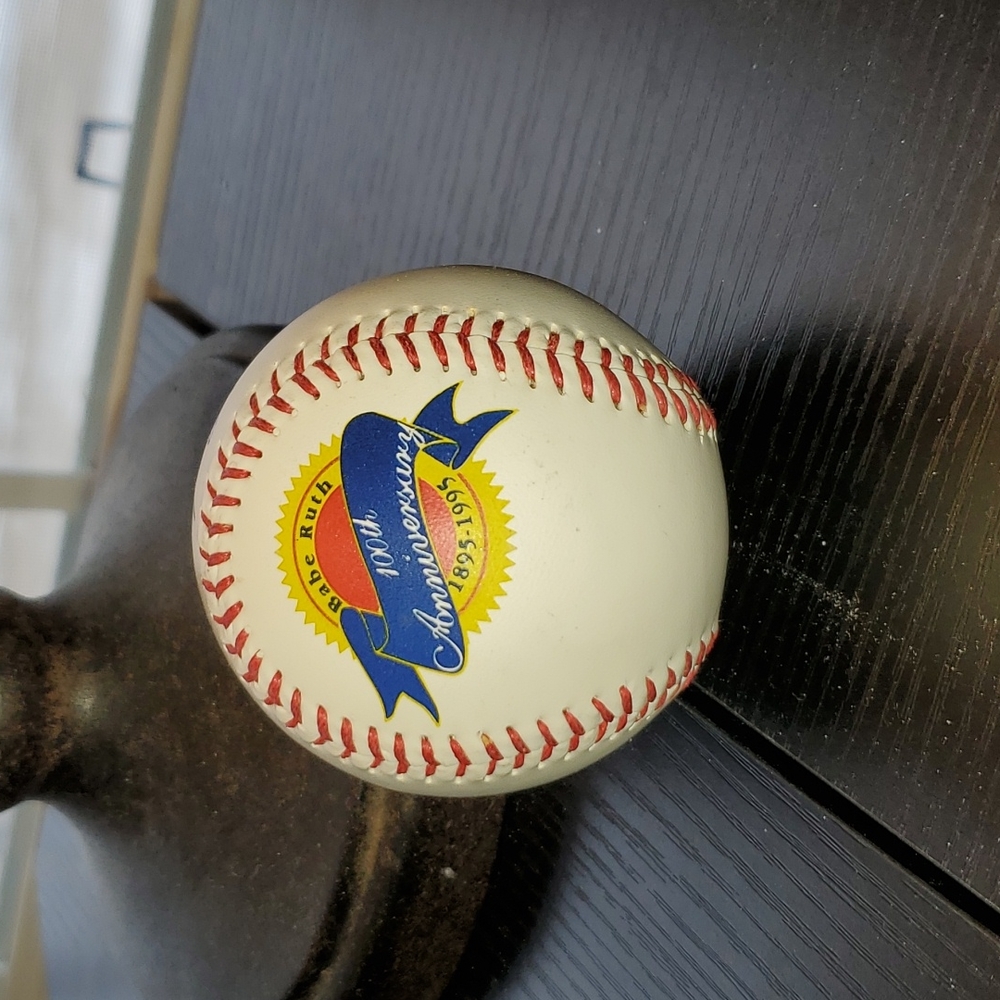 BABE RUTH COMMEMORATIVE EDITION BASEBALL